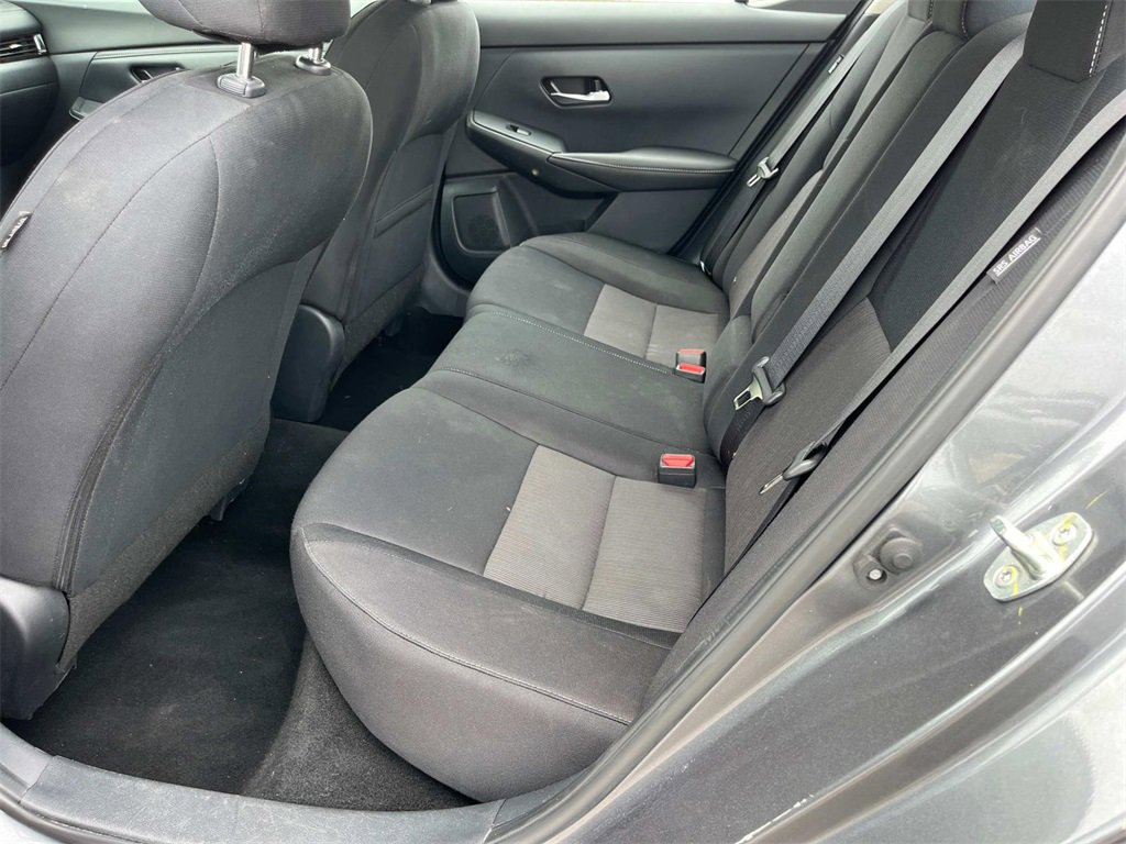 Vehicle image 17 of 44