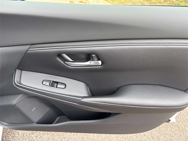Vehicle image 21 of 41