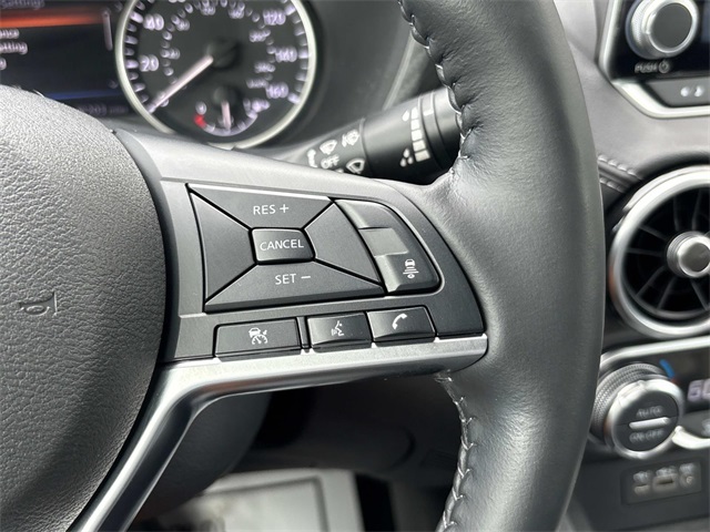 Vehicle image 27 of 41
