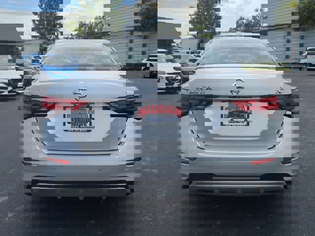 Vehicle image 7 of 36