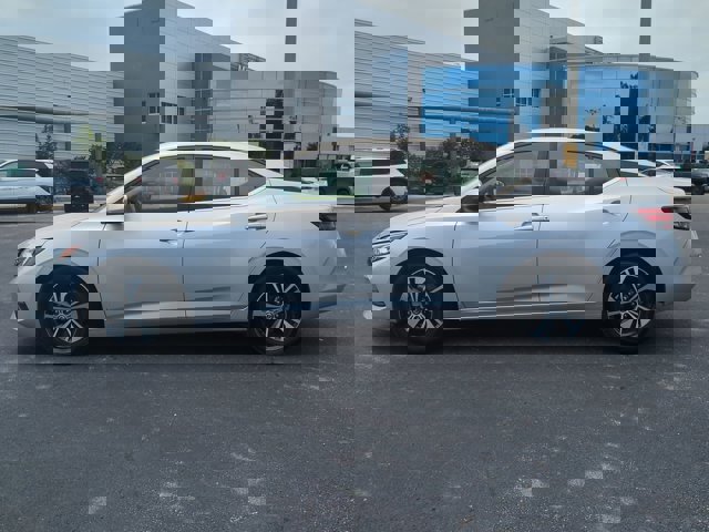 Vehicle image 9 of 36