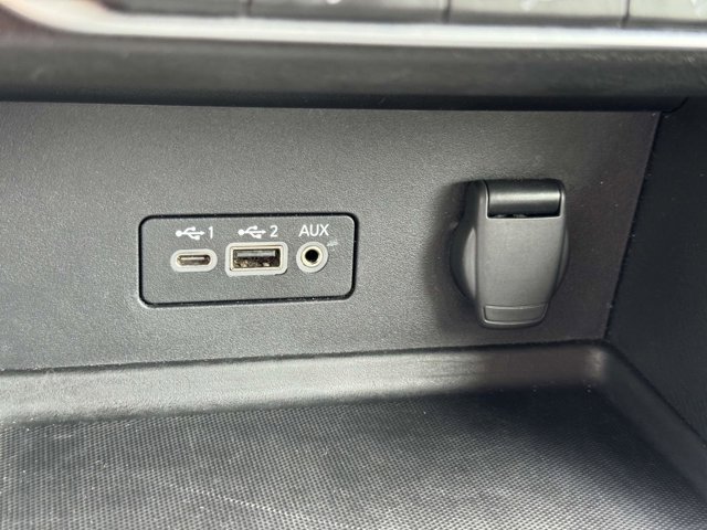 Vehicle image 14 of 27