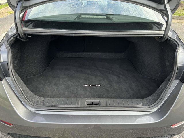 Vehicle image 21 of 27