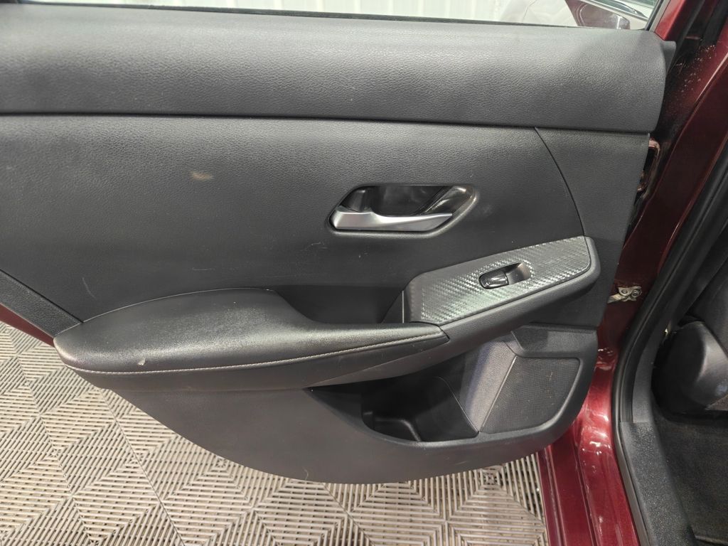 Vehicle image 37 of 47