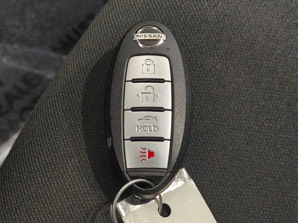 Vehicle image 21 of 47