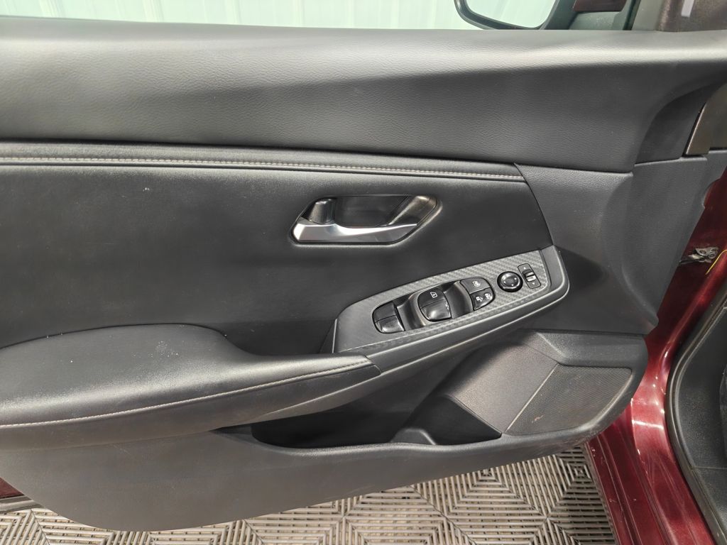 Vehicle image 38 of 47