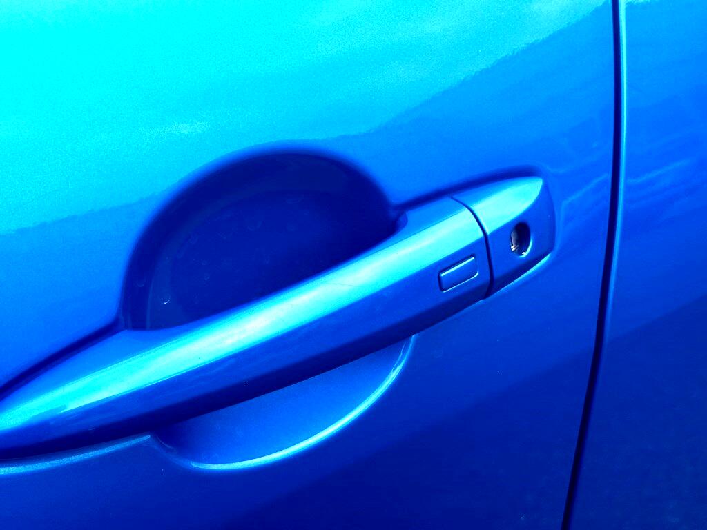 Vehicle image 9 of 27