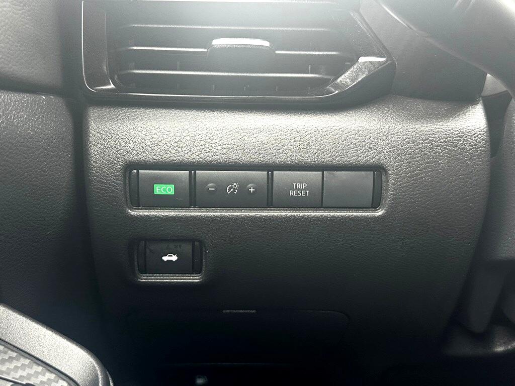 Vehicle image 18 of 27