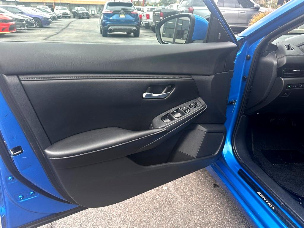 Vehicle image 11 of 27