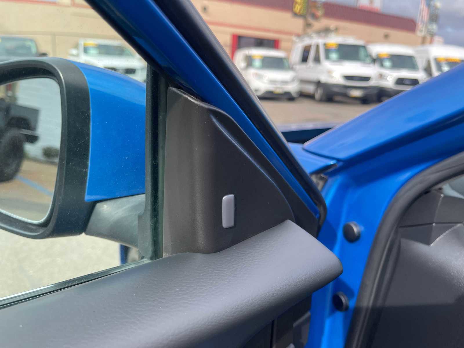 Vehicle image 18 of 27