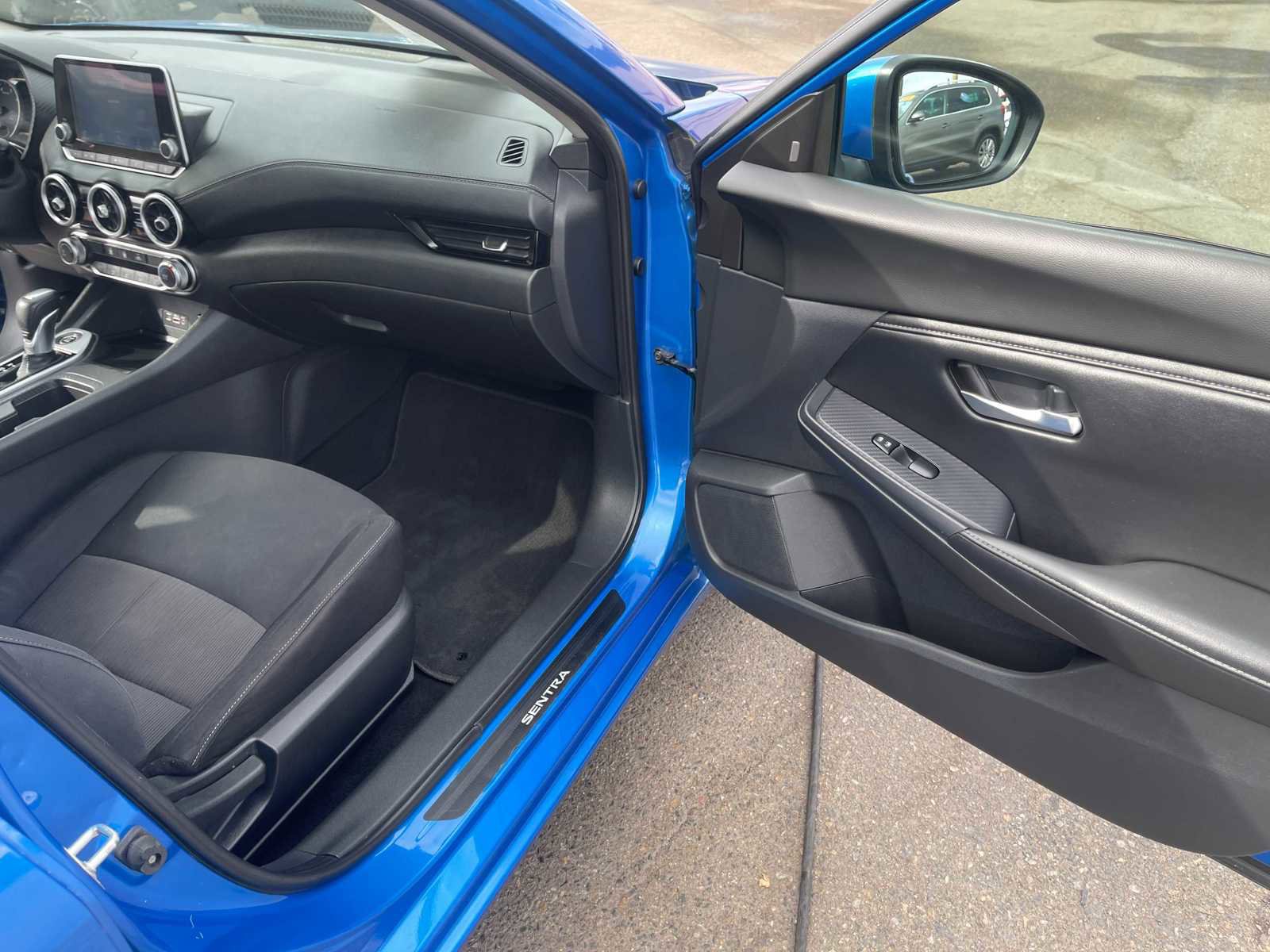 Vehicle image 14 of 27