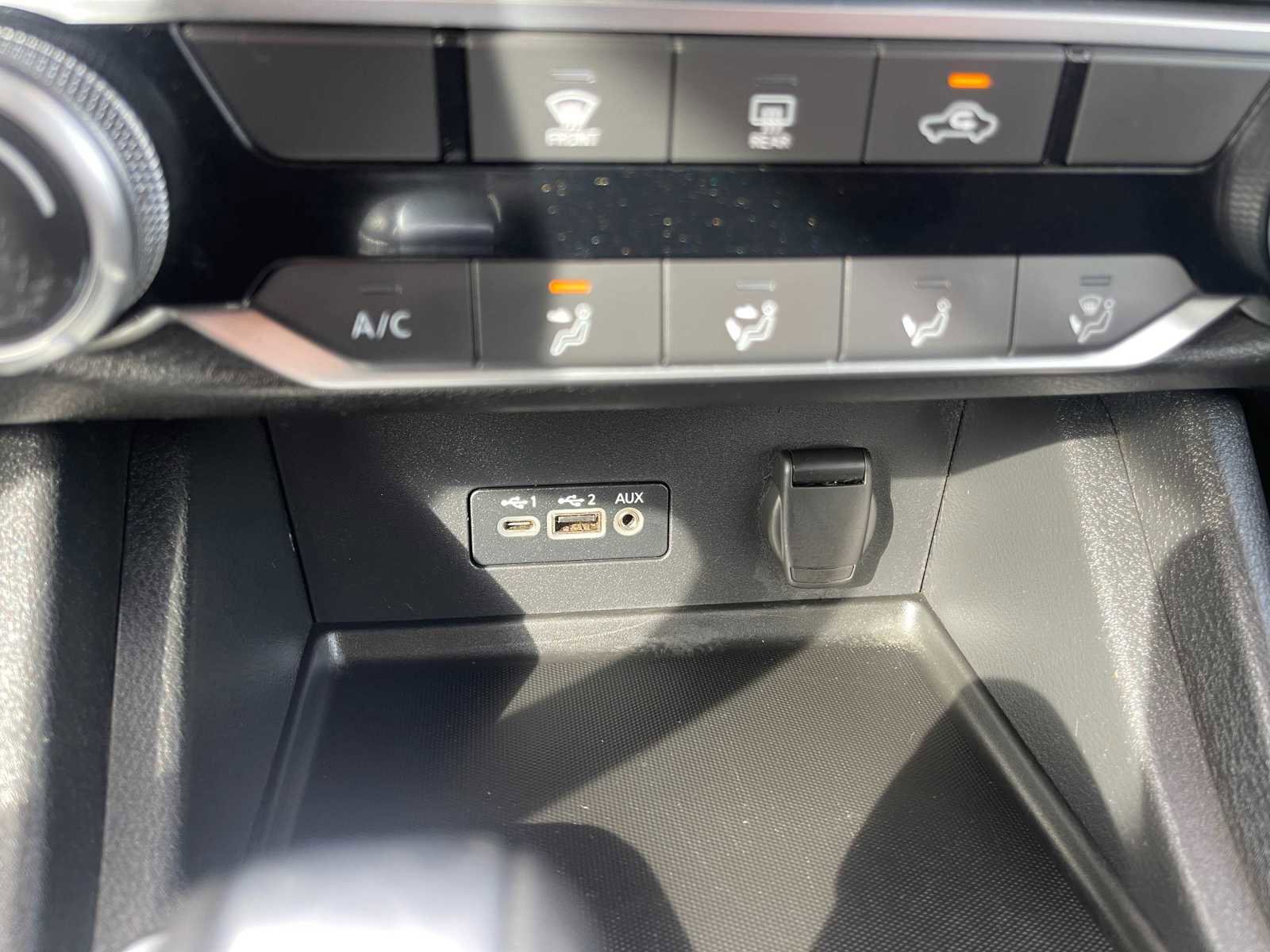 Vehicle image 21 of 27