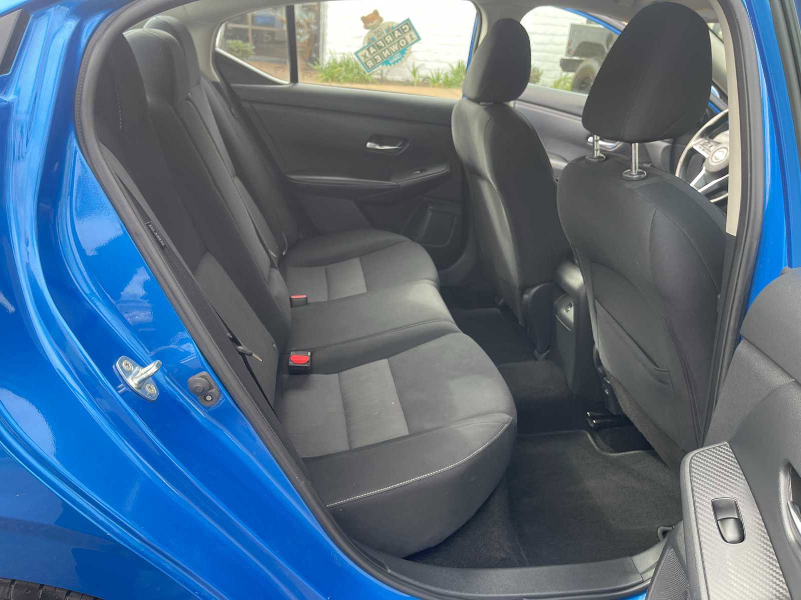 Vehicle image 11 of 27