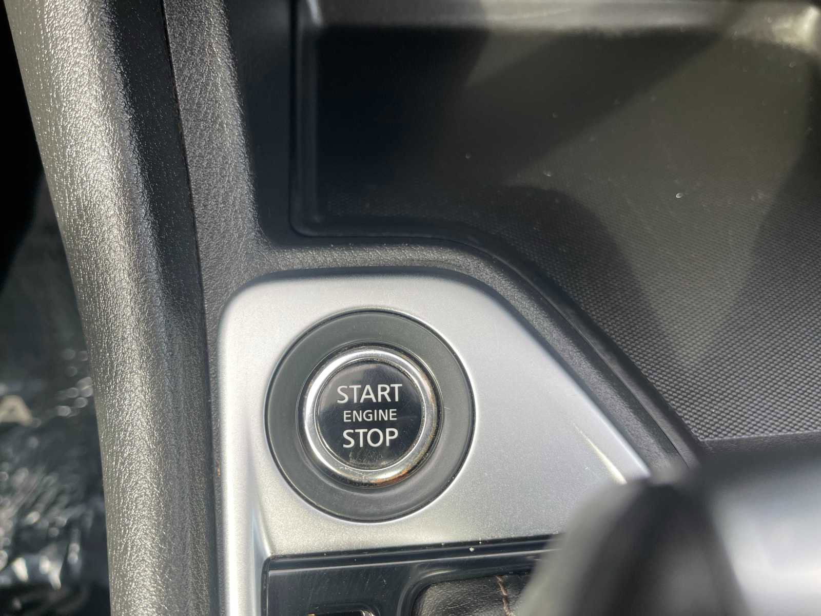 Vehicle image 25 of 27