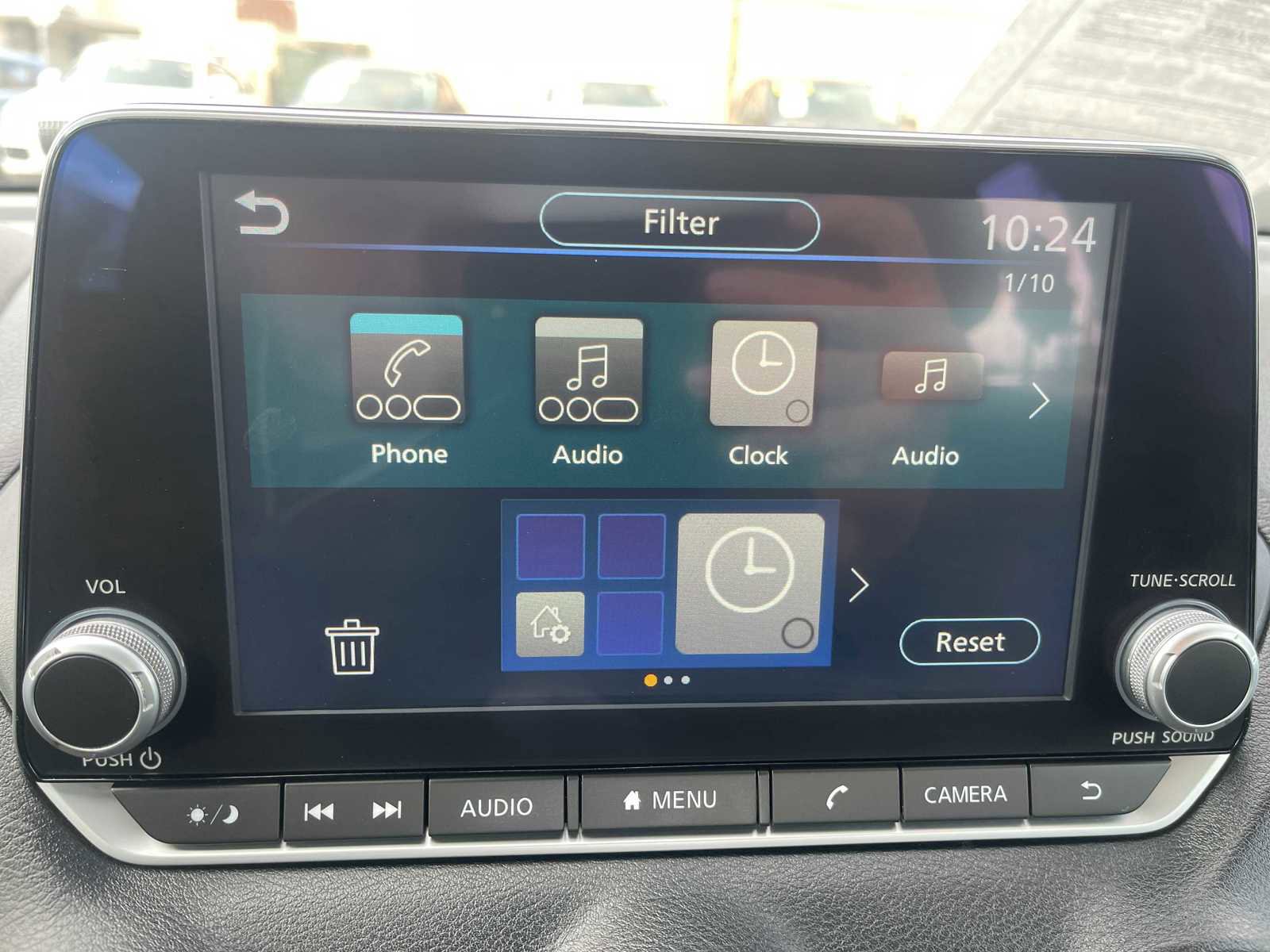 Vehicle image 23 of 27