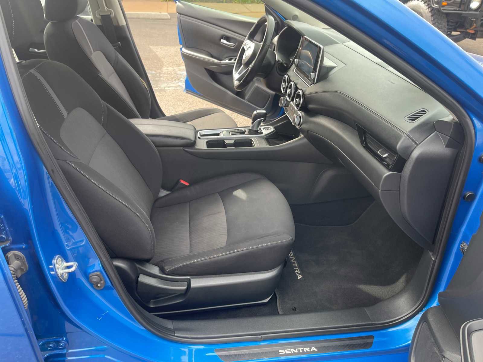 Vehicle image 15 of 27