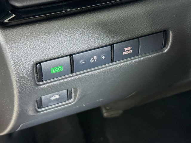 Vehicle image 25 of 33