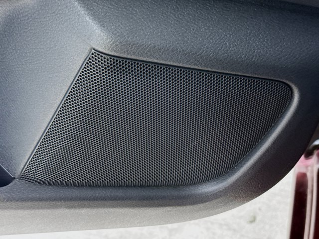 Vehicle image 27 of 33