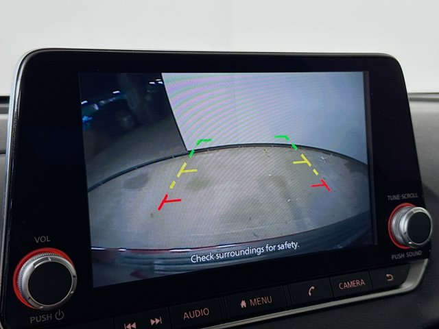 Vehicle image 21 of 33