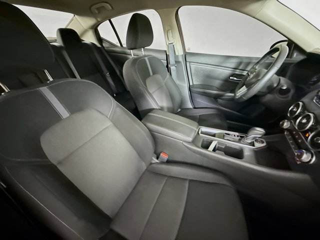 Vehicle image 14 of 33