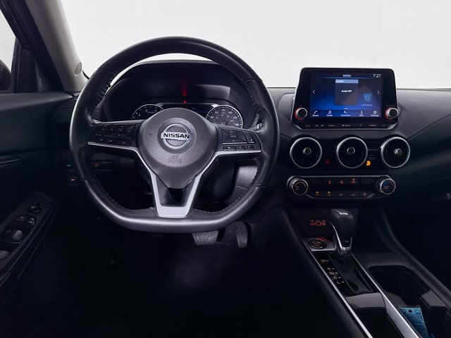 Vehicle image 17 of 33