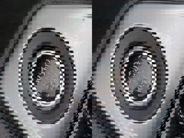 Vehicle image 25 of 28