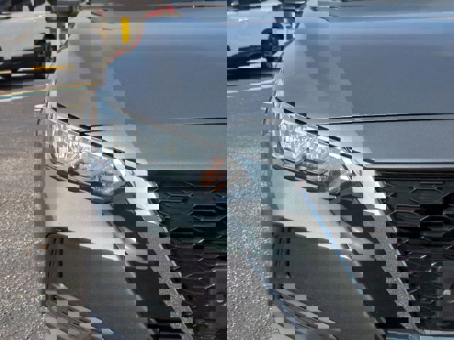 Vehicle image 10 of 28