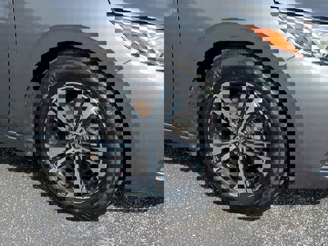 Vehicle image 11 of 28