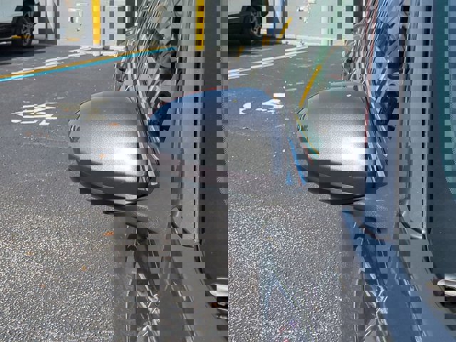 Vehicle image 12 of 28