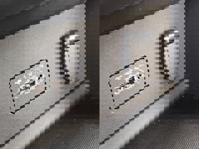 Vehicle image 20 of 28