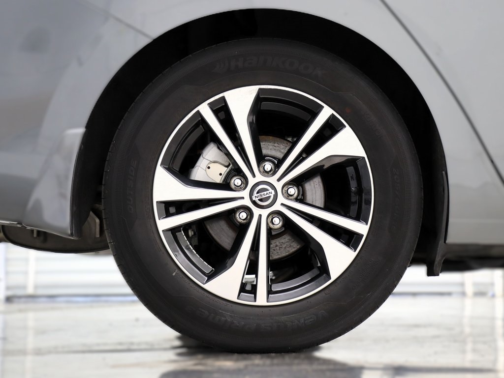 Vehicle image 21 of 52