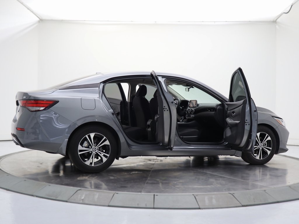 Vehicle image 10 of 52