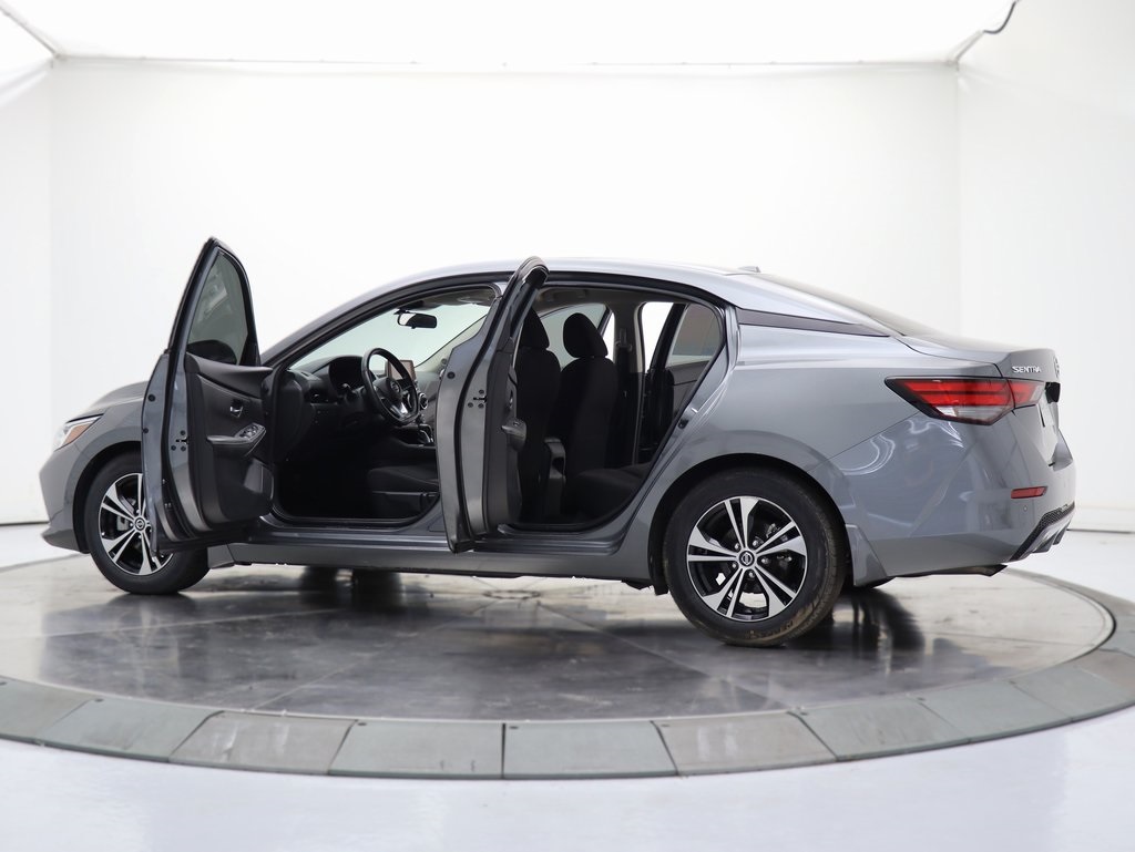 Vehicle image 15 of 52
