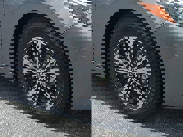 Vehicle image 11 of 35