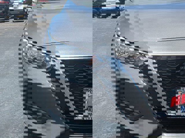 Vehicle image 10 of 35