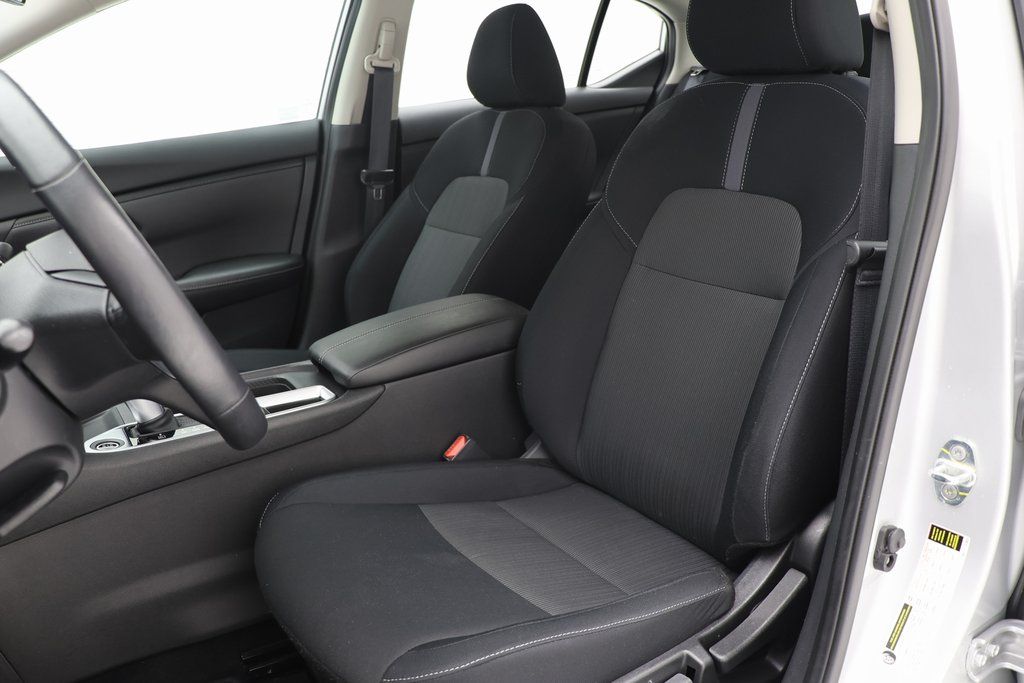 Vehicle image 14 of 22