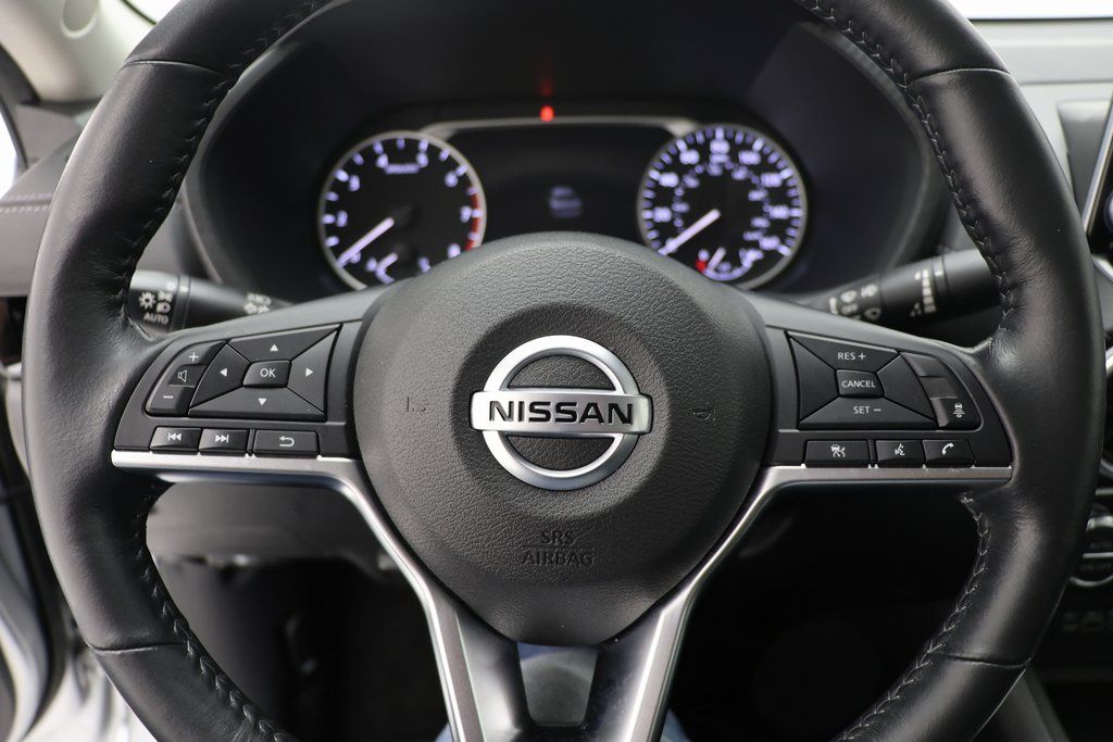 Vehicle image 15 of 22