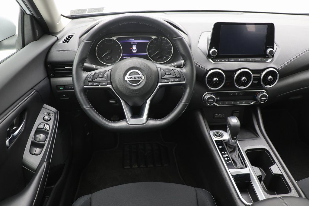Vehicle image 11 of 22
