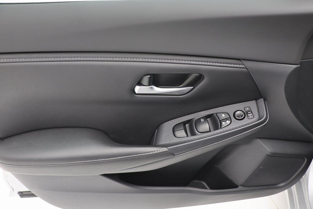 Vehicle image 13 of 22