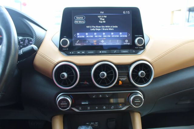 Vehicle image 10 of 40