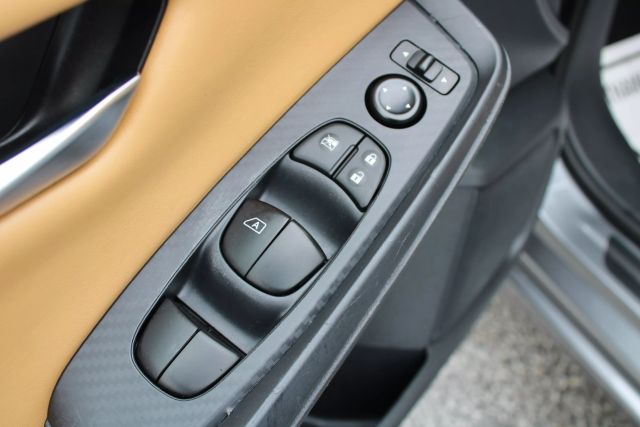 Vehicle image 8 of 40
