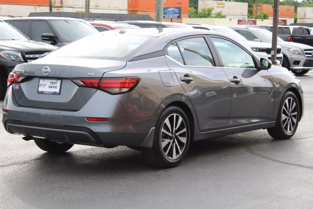 Vehicle image 4 of 40