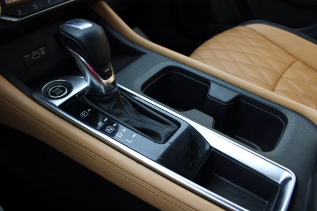 Vehicle image 17 of 40