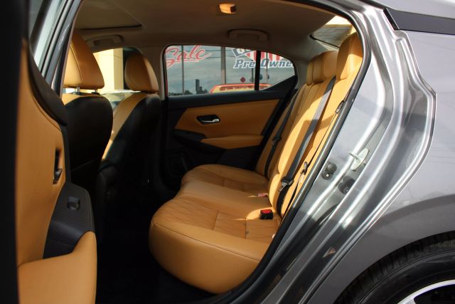 Vehicle image 27 of 40