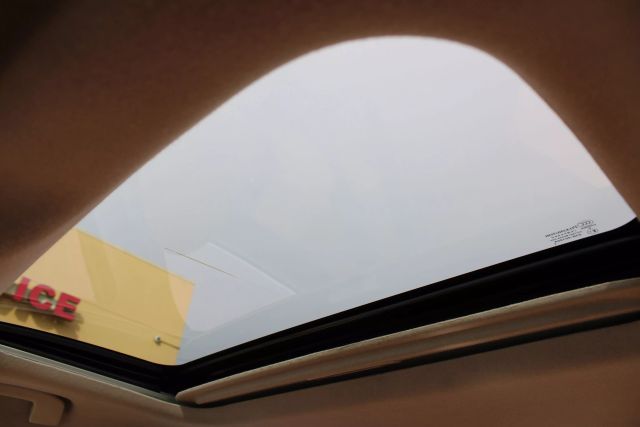 Vehicle image 21 of 40