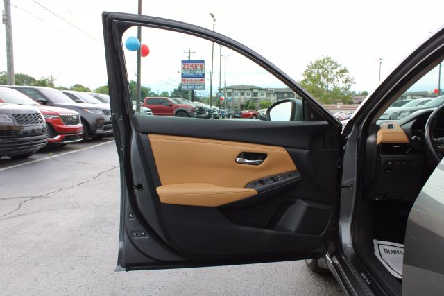 Vehicle image 7 of 40