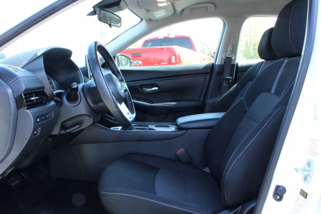 Vehicle image 9 of 15