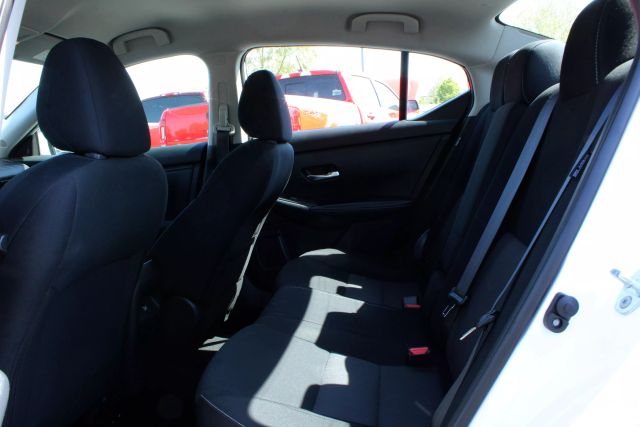 Vehicle image 13 of 15