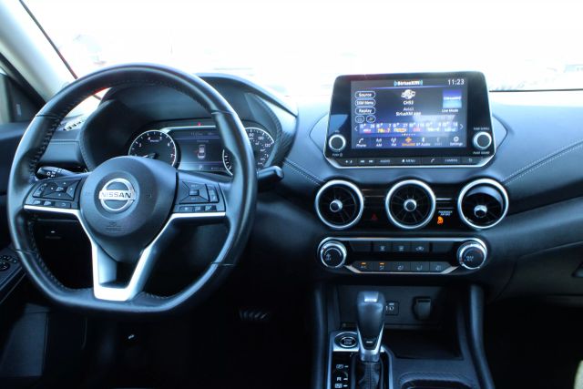 Vehicle image 10 of 15