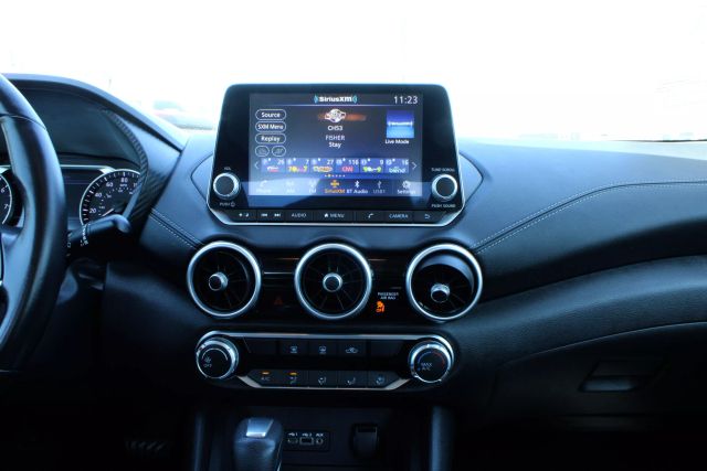 Vehicle image 11 of 15